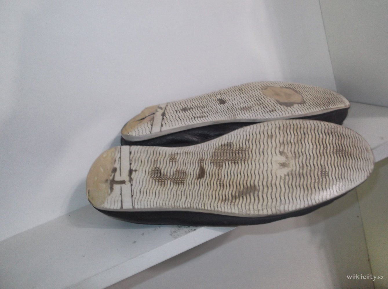 Фото Art florence - Алматы. Реставрация ходовой  части  обуви. Фото  обуви  до  ремонта.