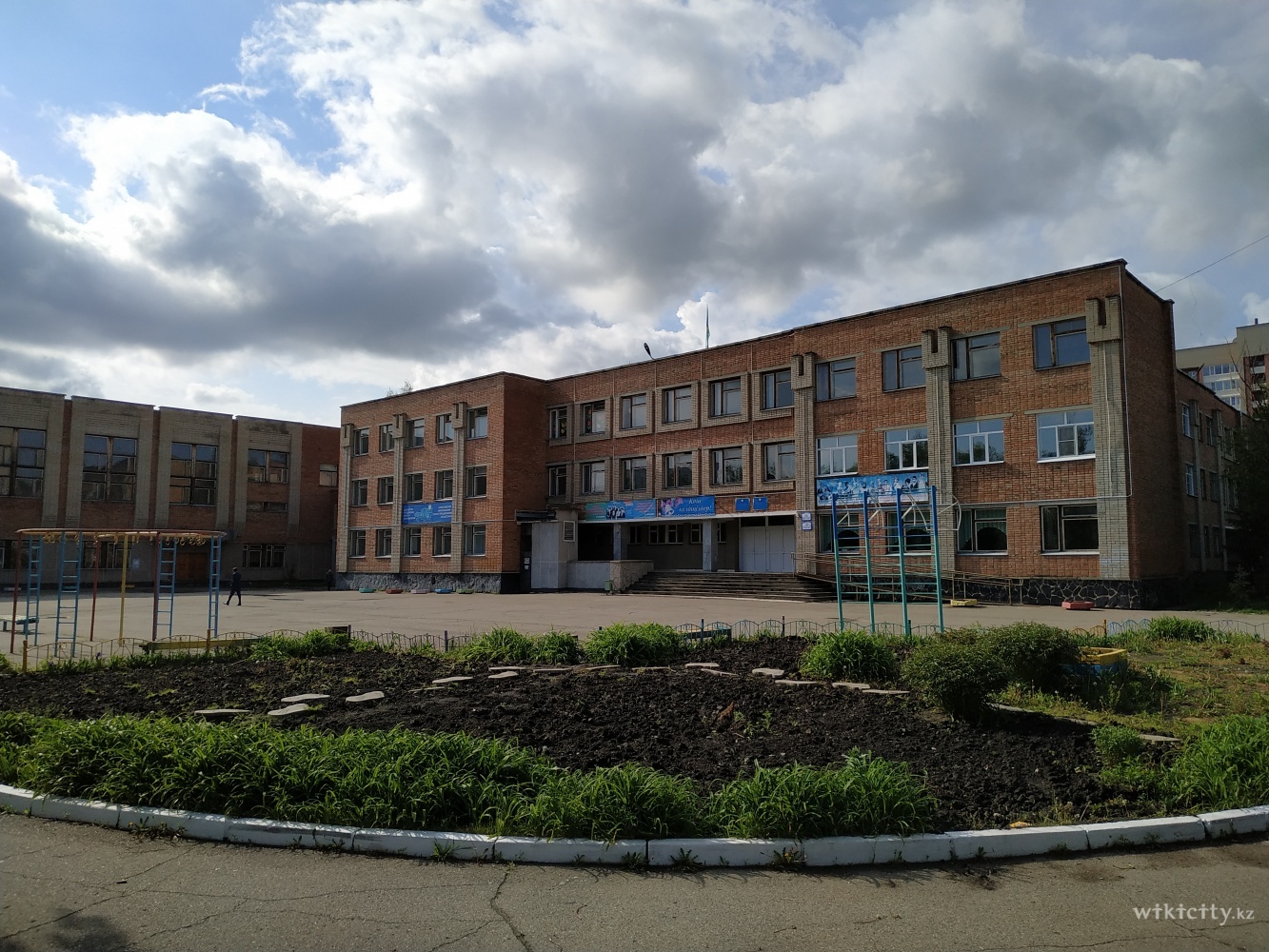 Фото Средняя школа №17 им. М. Ауэзова - Усть-Каменогорск