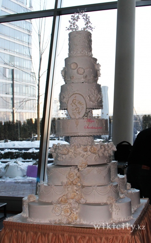 Фото Viptort Almaty. Мы сделали первый в Алматы и первый в КЗ свадебный торт как у принца Уэльского. http://viptort.kz/