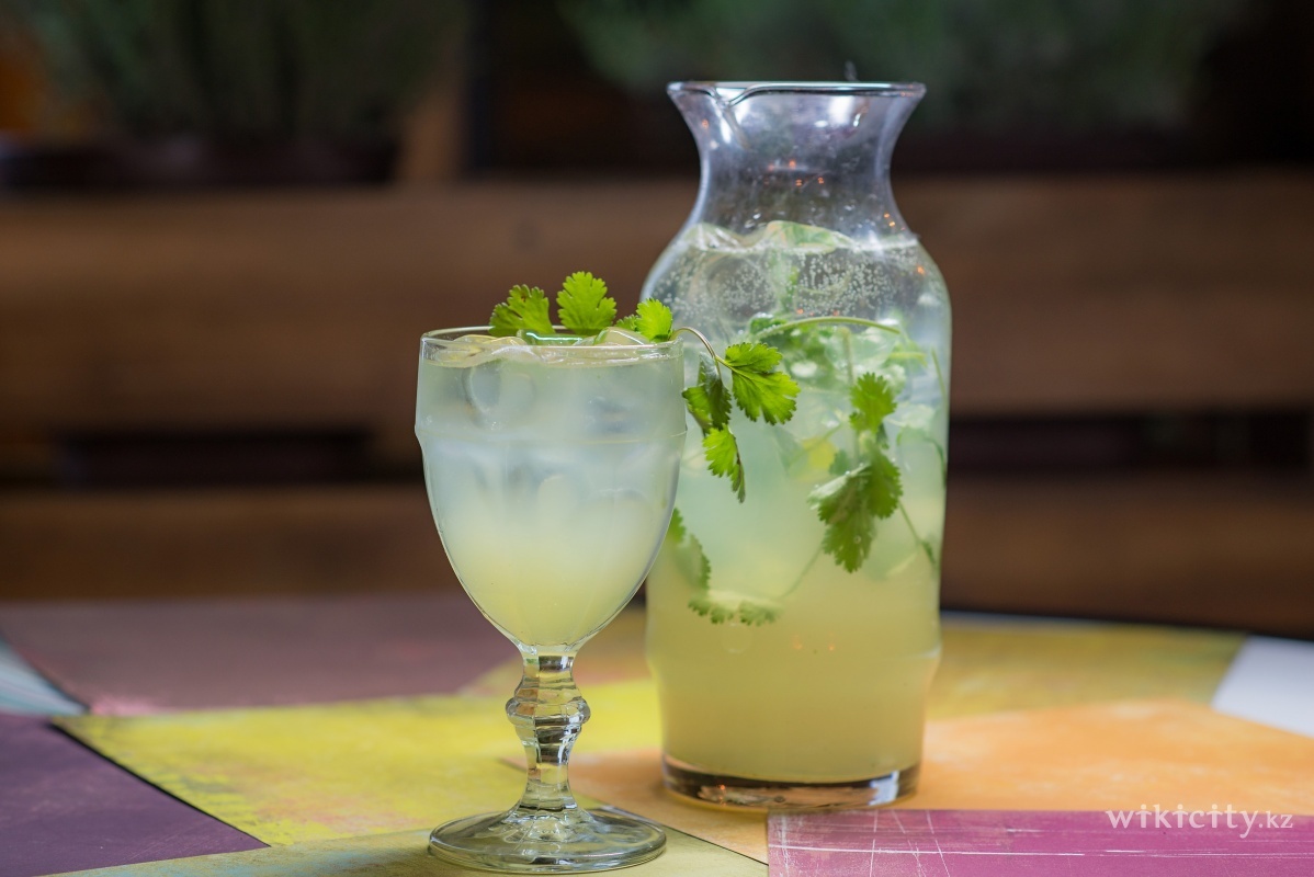 Фото Dedas Puri - Алматы. Освежающий лимонад, приготовленный из сочных фруктов, трав и чистой воды - залог вашего здоровья! 