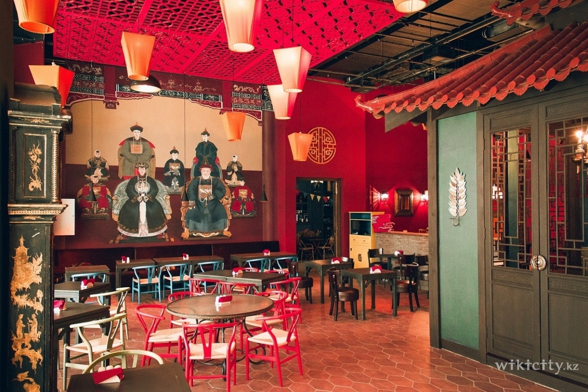 Китайские рестораны сайт. Пекинская утка ресторан цветной бульвар. Традиционный китайский ресторан. Забегаловки в Китае. Китайский ресторан внутри.