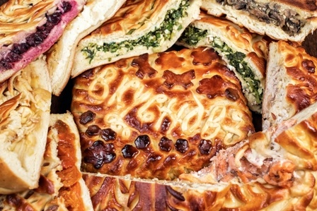 Фото Вкусновъ - Almaty. 19 видов пирогов. С мясом,  с зеленью, с овощами, фруктами, ягодами .... Обилие начинки и лучшее качество! 