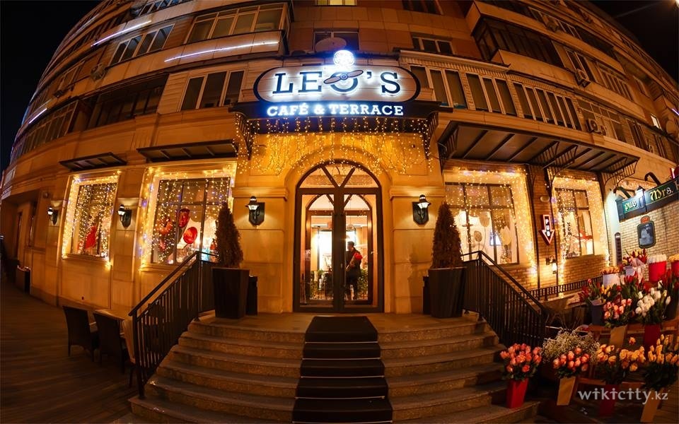 Фото Leo's Cafe & Restaurant - Almaty. Нарядная входная группа