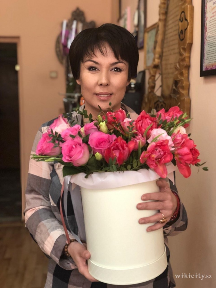 Фото Koktem - Almaty. Аружан.
<br>Букет из тюльпанов, роз и лизиантусов.
<br>Стоимость от 16990 тг.
<br>Самые свежие цветы в Алматы.
<br>Доставка от 30 мин.