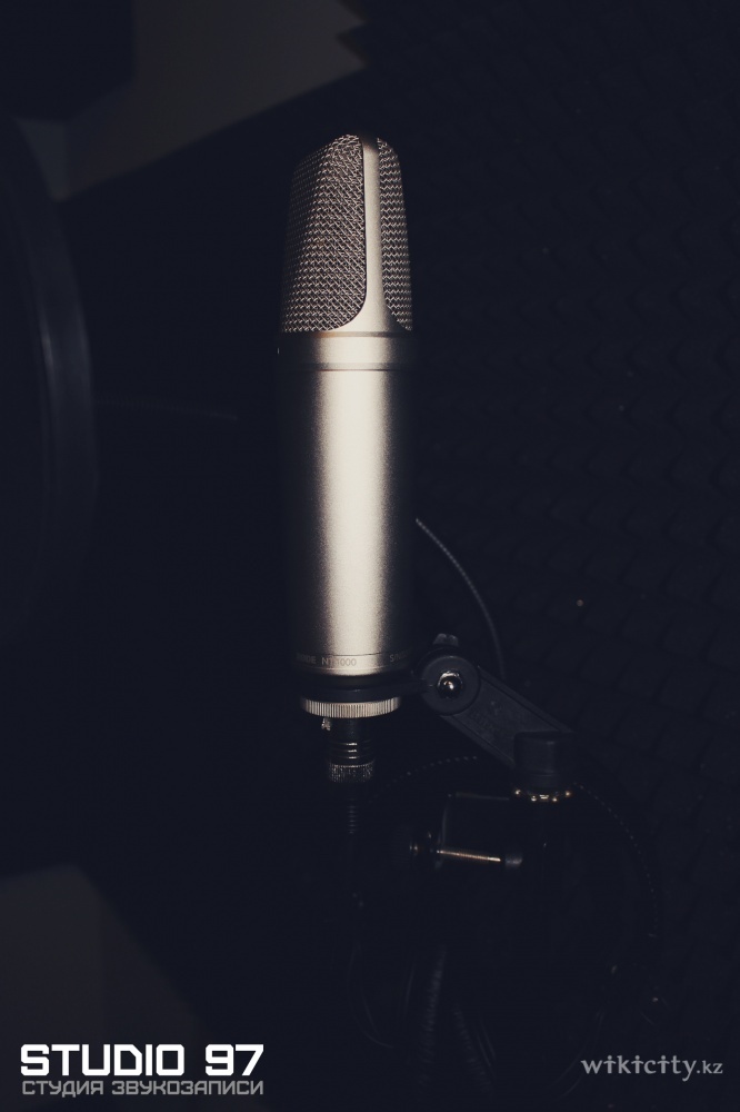 Фото Vibe Records - Астана. Микрофон на нашей студии RODE NT-1000 - студийный конденсаторный микрофон с большой позолоченной мембраной. Сверхмалошумящая безтрансформа