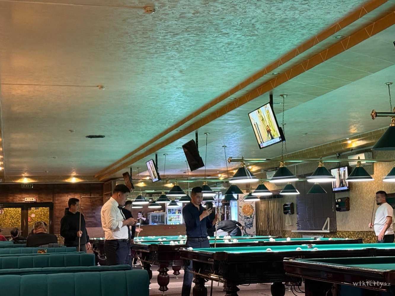 Фото ЗАКАТИ & НАКАТИ - Алматы. Бильярд Алматы круглосуточно 24/7 "Закати и Накати" BAR бронирование резерв столов по телефону +77019158955 адрес Мамыр-4 1А/2