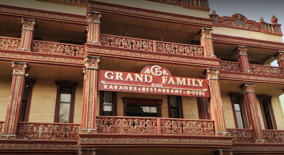 Family hall. Grand Family ресторан. Фэмили Холл. Семей Гранд Холл. Салон Family Hall.