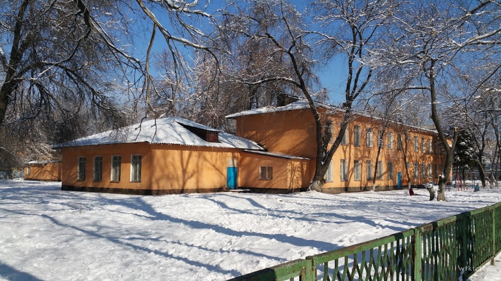Фото Общеобразовательная школа №91 Алматы. задний двор школы