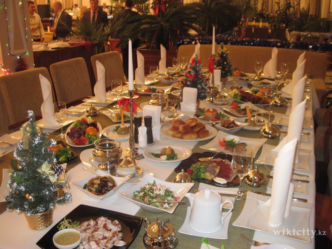 Фото Восемь озер - Алматы. Вот такой стол был у нас в ресторане на "8 озерах" при встрече Нового 2012 года!