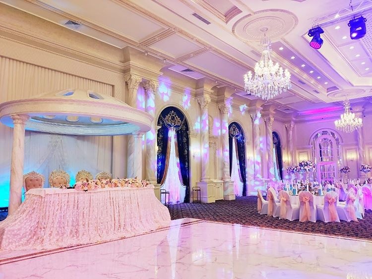 Фото Triumph Hall - Алматы. Место жениха и невесты