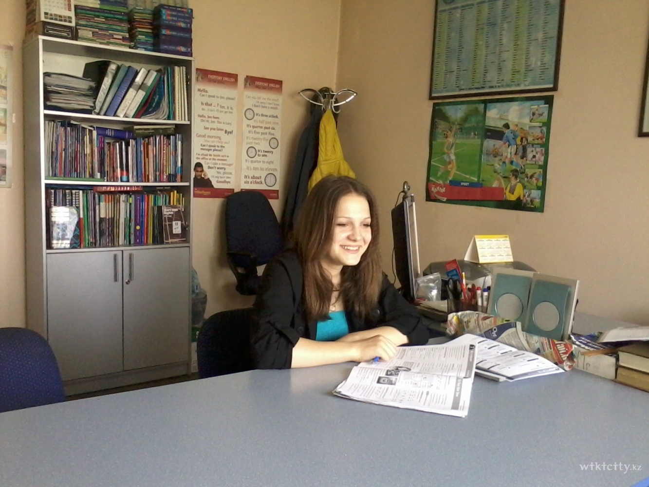 Фото Kingsway English study centre - Алматы. Enjoying a speaking lesson