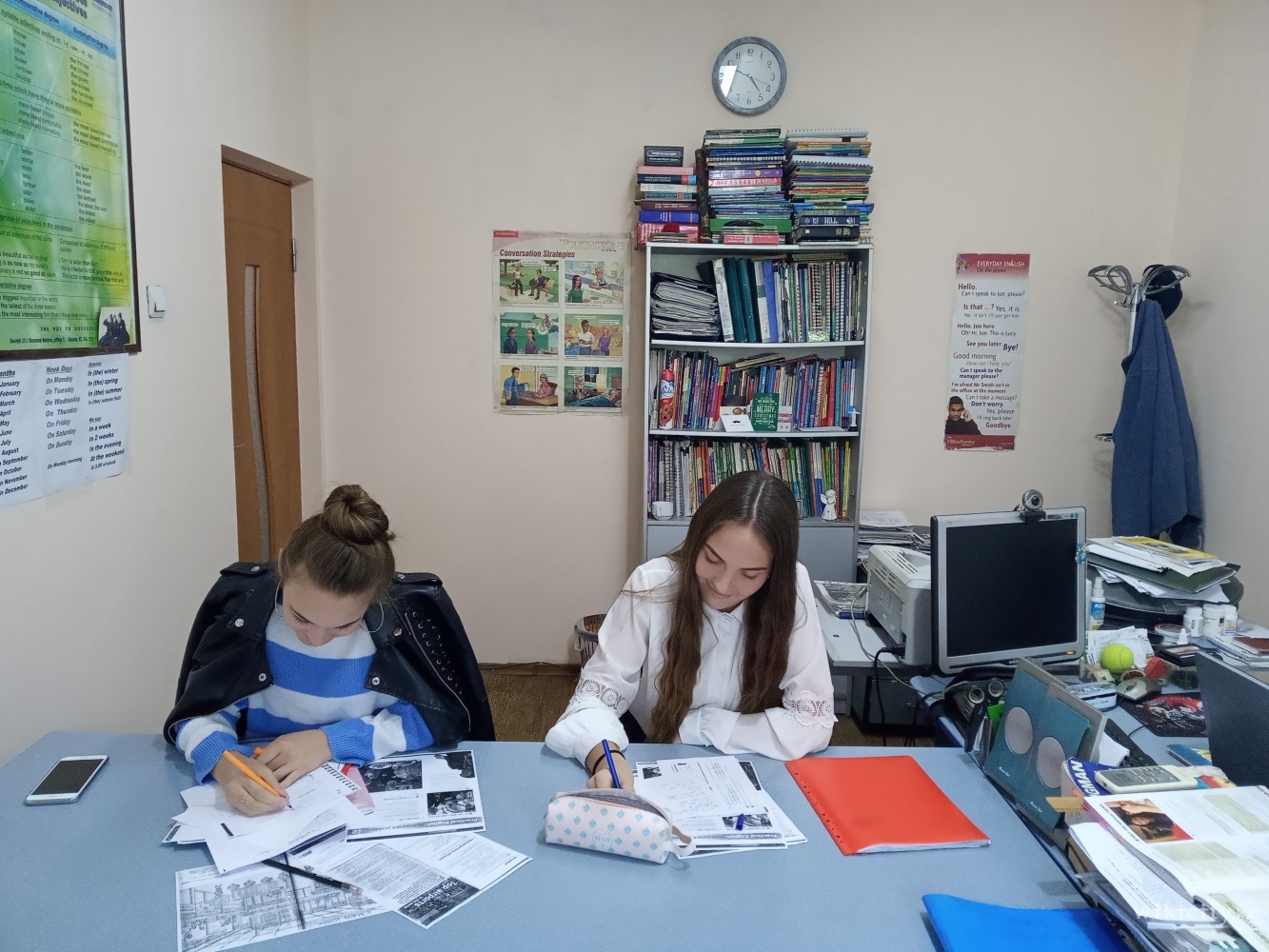 Фото Kingsway English study centre - Алматы. Writing in class