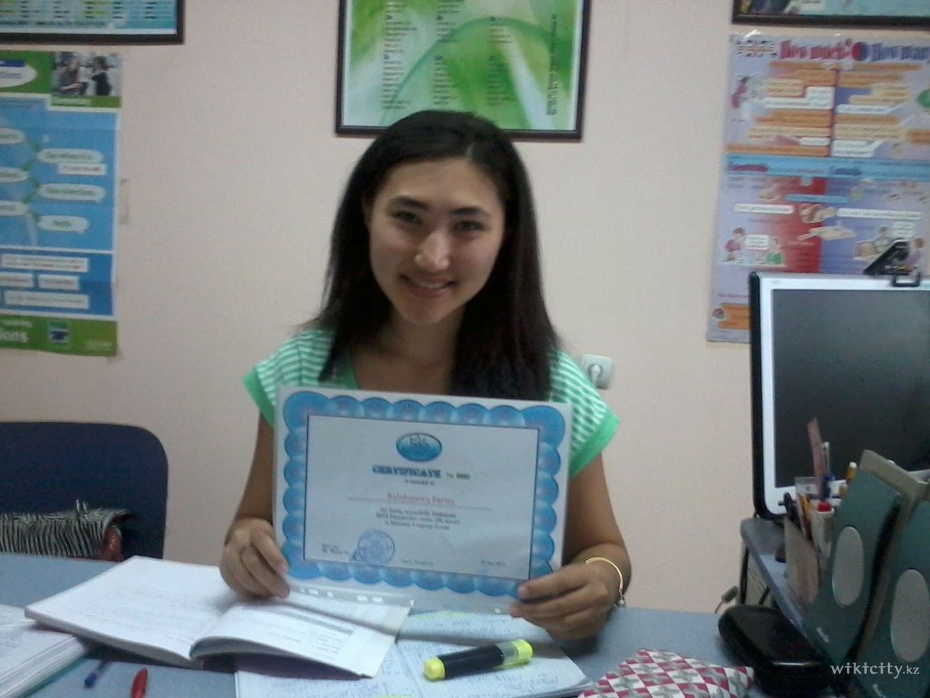 Фото Kingsway English study centre - Алматы. Has just finished her English course & received a certificate