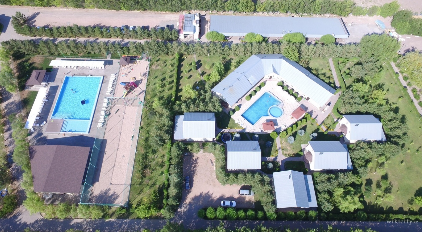 Фото Центр Семейного Отдыха - Kapchik.kz - Конаев. Вид сверху на территорию комплекса