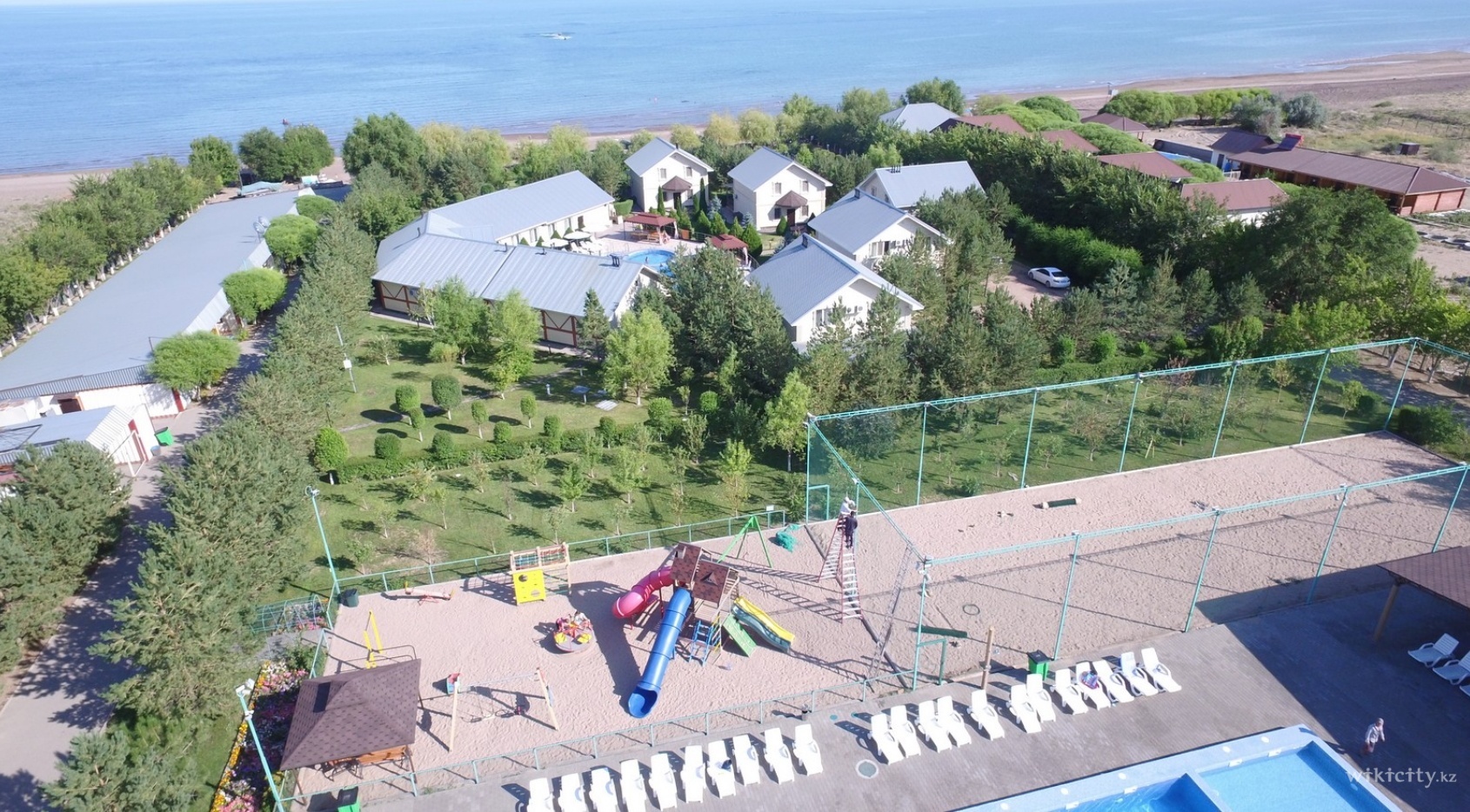 Фото Центр Семейного Отдыха - Kapchik.kz - Қонаев. Вид сверху на территорию комплекса