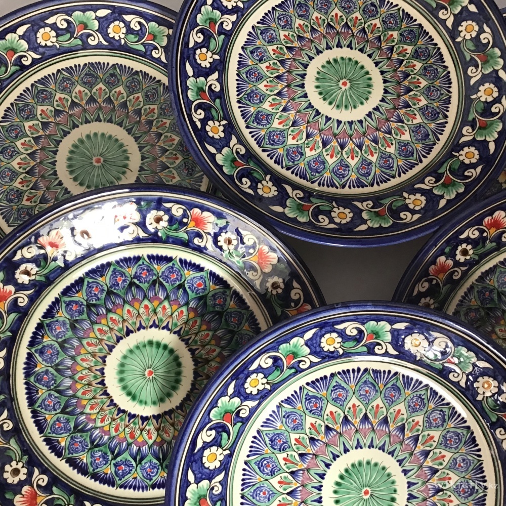 Фото RinArt Магазин восточной посуды - Almaty. Всевозможные тарелки различных праздничных цветов