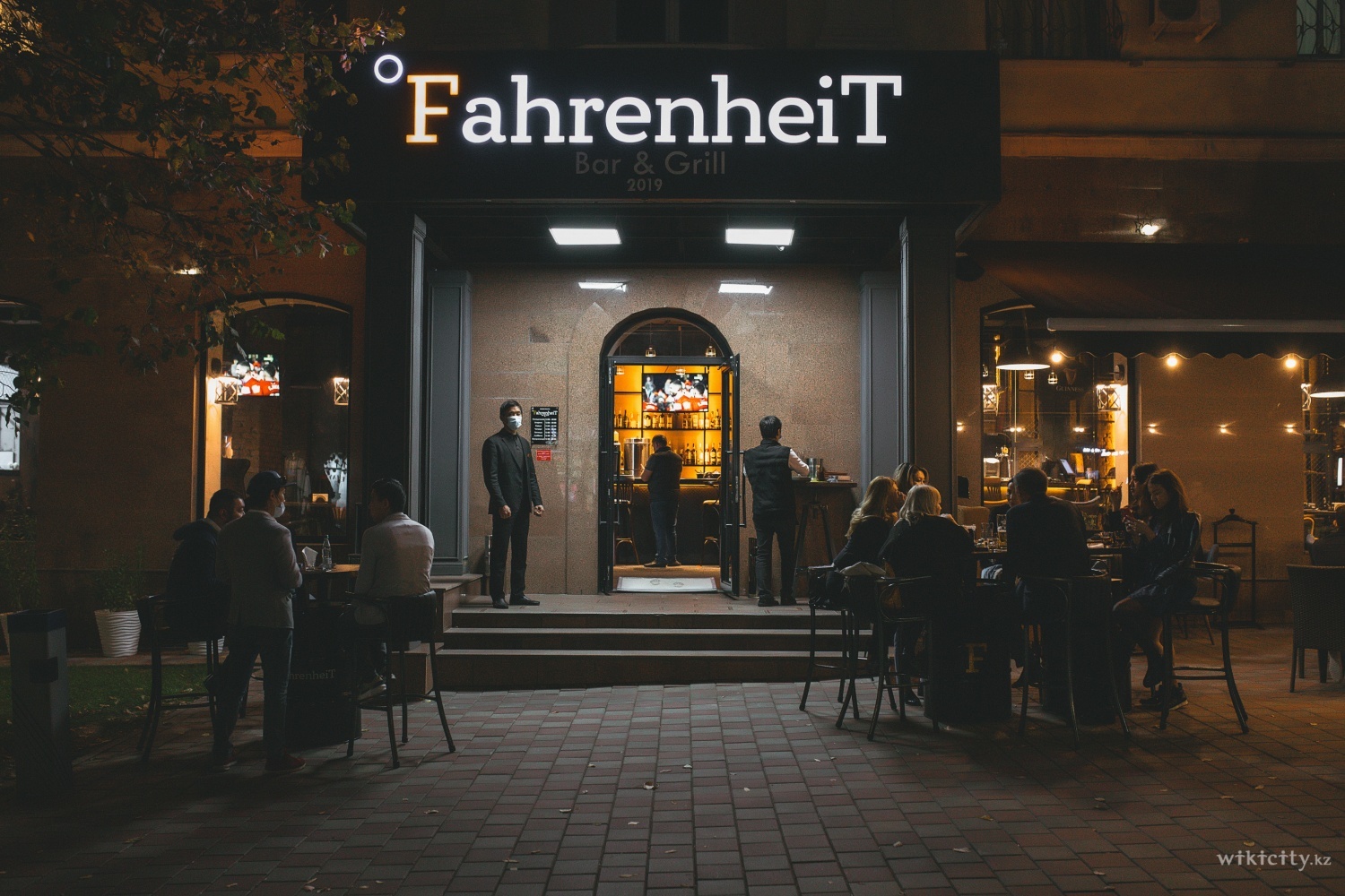 Фото Fahrenheit Bar & Grill - Almaty