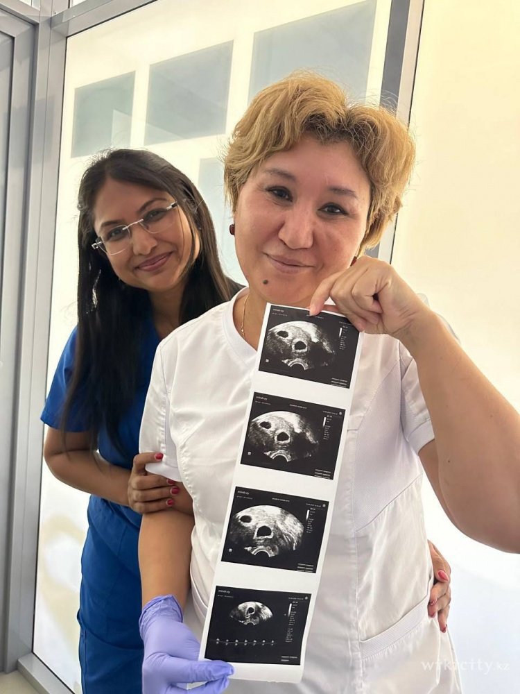 Фото Miracle IVF - Алматы. Наши доктора - Токенова Асем Куанышбековна (Казахстан) стаж 24 года и доктор Снеха Рахатекар (Индия) стаж 12 лет
