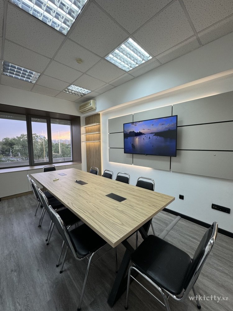 Фото OQ Coworking - Алматы. Маленький зал 2
<br>Площадь: 18 м²
<br>Вместимость: до 10–12 человек
<br>Цена: 3500 ₸/час
<br>Оснащение: телевизор, Wi-Fi, кондиционер, кулер с водой, доска,зона для кофе-брейка