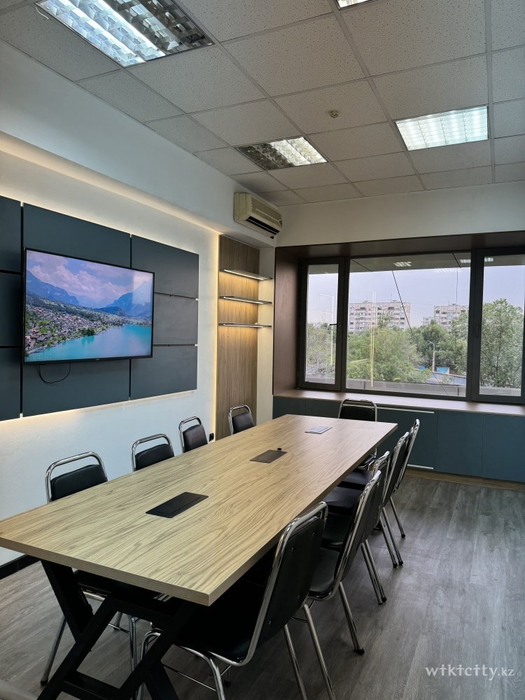 Фото OQ Coworking - Алматы. Маленький зал 1
<br>Площадь: 18 м²
<br>Вместимость: до 10–12 человек
<br>Цена: 3500 ₸/час
<br>Оснащение: телевизор, Wi-Fi, кондиционер, кулер с водой, доска,зона для кофе-брейка