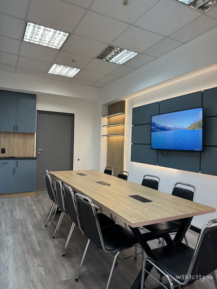 Фото OQ Coworking - Алматы. Маленький зал 1
<br>Площадь: 18 м²
<br>Вместимость: до 10–12 человек
<br>Цена: 3500 ₸/час
<br>Оснащение: телевизор, Wi-Fi, кондиционер, кулер с водой, доска,зона для кофе-брейка