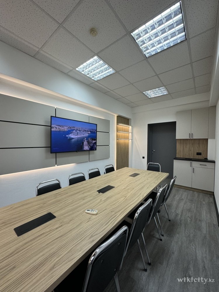 Фото OQ Coworking - Алматы. Маленький зал 2
<br>Площадь: 18 м²
<br>Вместимость: до 10–12 человек
<br>Цена: 3500 ₸/час
<br>Оснащение: телевизор, Wi-Fi, кондиционер, кулер с водой, доска,зона для кофе-брейка