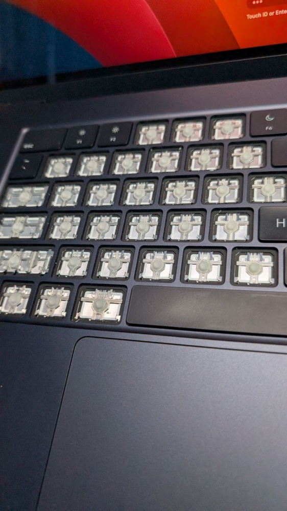 Фото Ремонт Macbook, iPhone в Алматы, сервис apple - Алматы. чистка клавиатуры макбук после залития