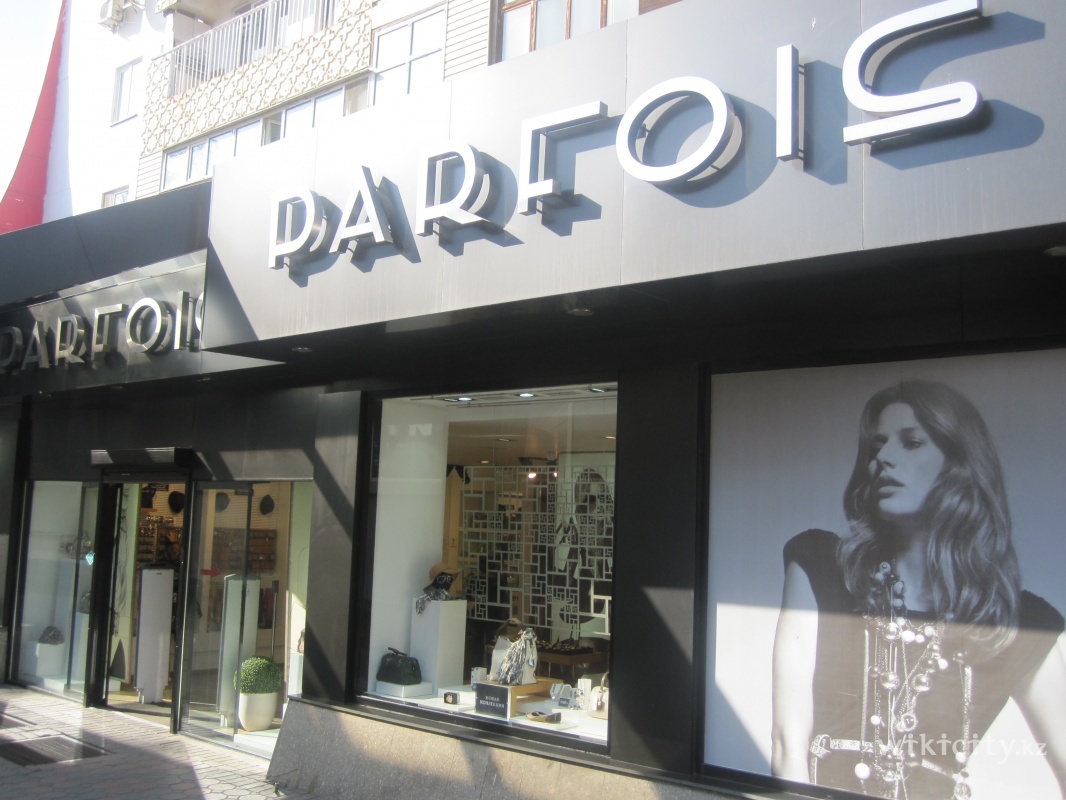 Фото Parfois Алматы. 