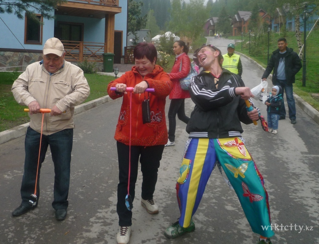 Фото Oi-Qaragai Lesnaya Skazka Mountain Resort - Алматы. Весело! Конкурс супер бабушки и дедушки)))))