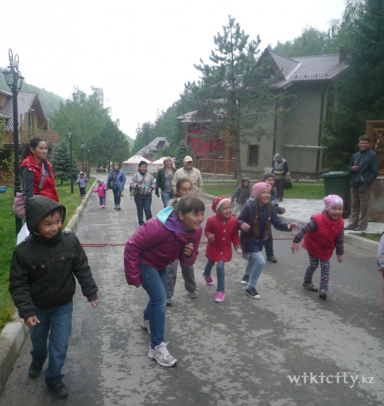Фото Oi-Qaragai Lesnaya Skazka Mountain Resort - Алматы. Конкурсы для детишек