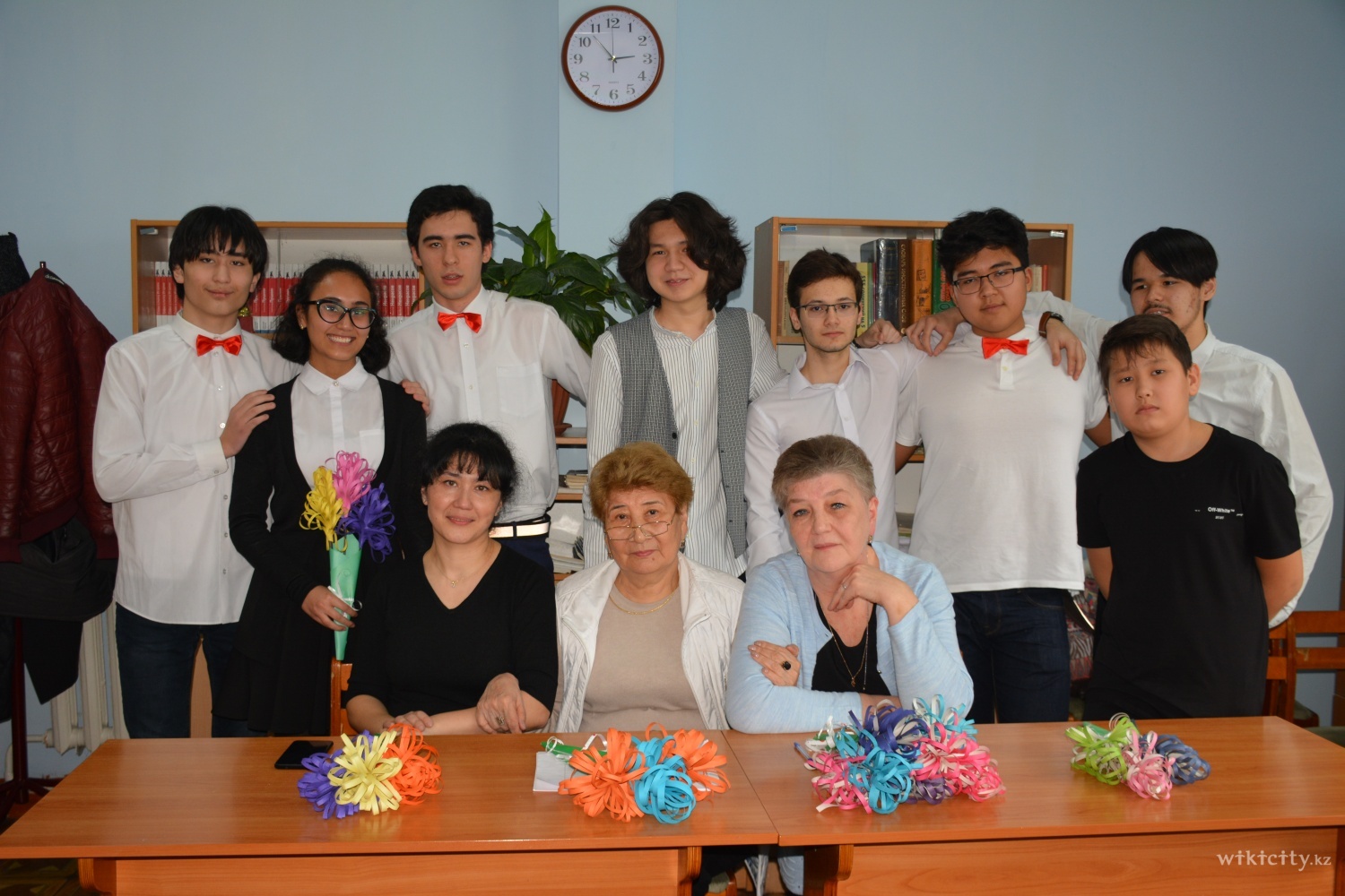 Фото Сенiм - Алматы. Поздравляем с Днем учителя.