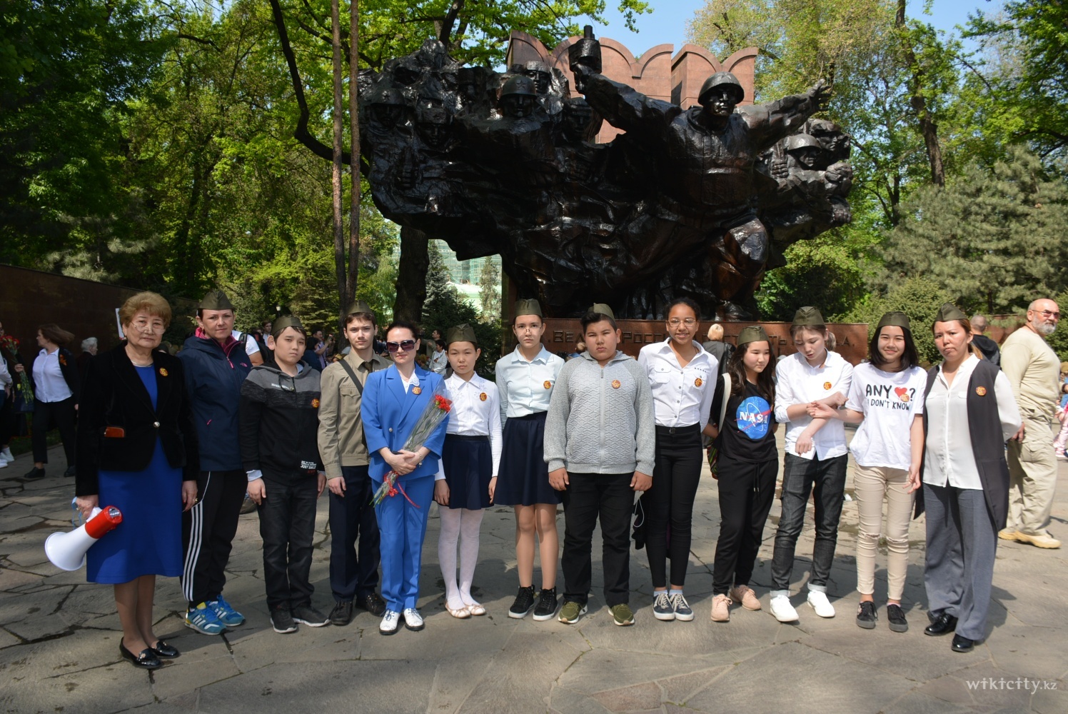 Фото Сенiм - Алматы. День Победы. Мы приехали в Парк 28 героев-панфиловцев.