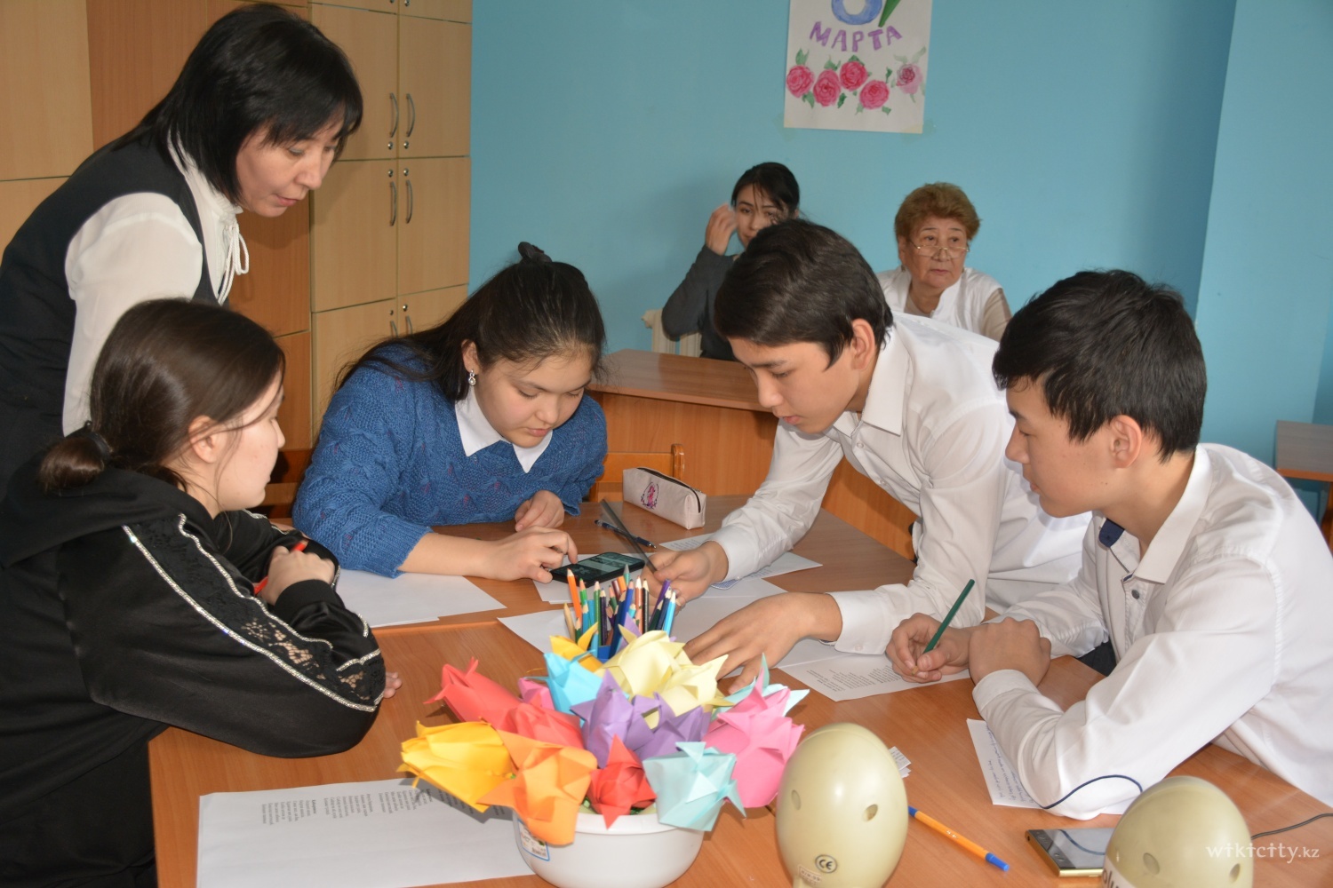 Фото Сенiм - Алматы. На уроке казахской литературы: кто знает больше – мы, или они?