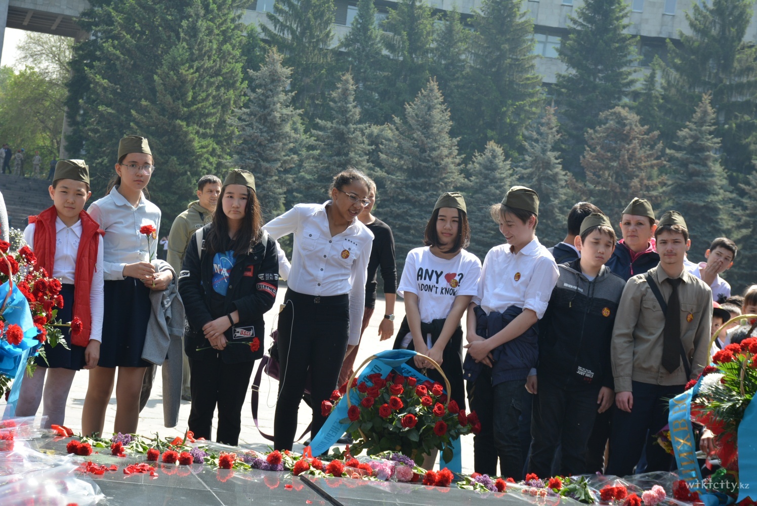 Фото Сенiм - Алматы. Мы пришли поклониться павшим героям Великой Отечественной войны.