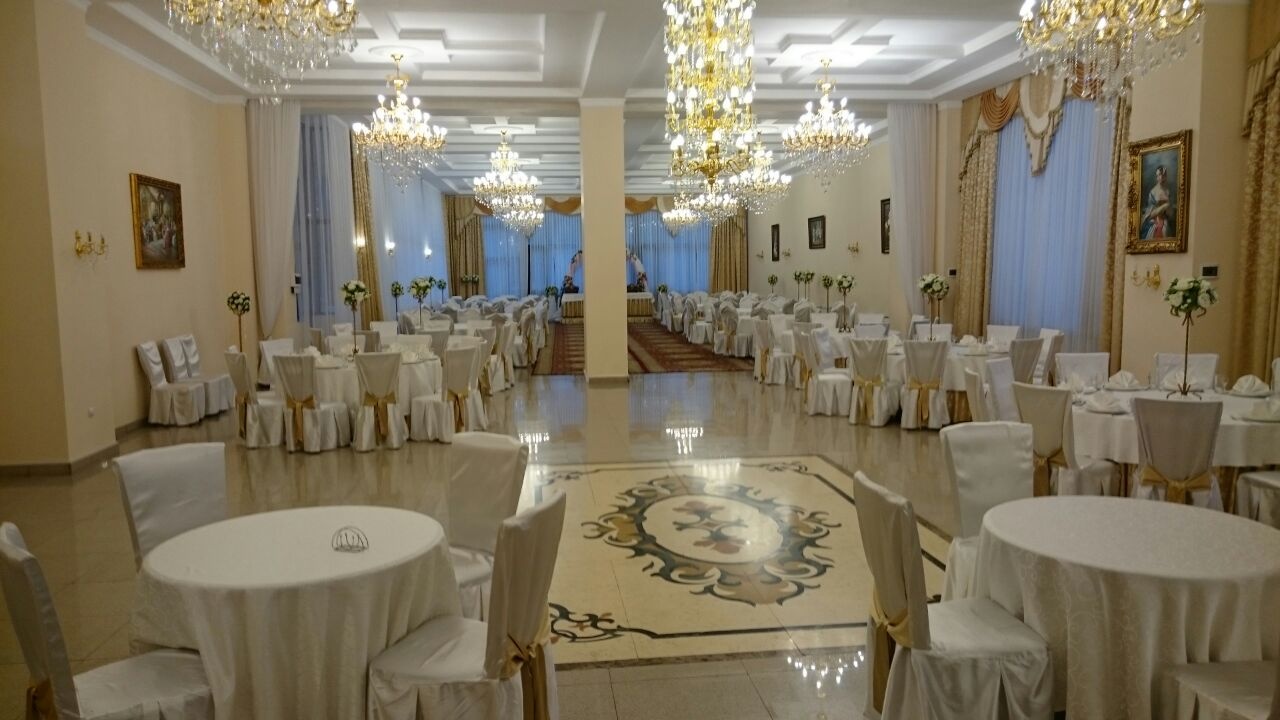 зал на 300 мест