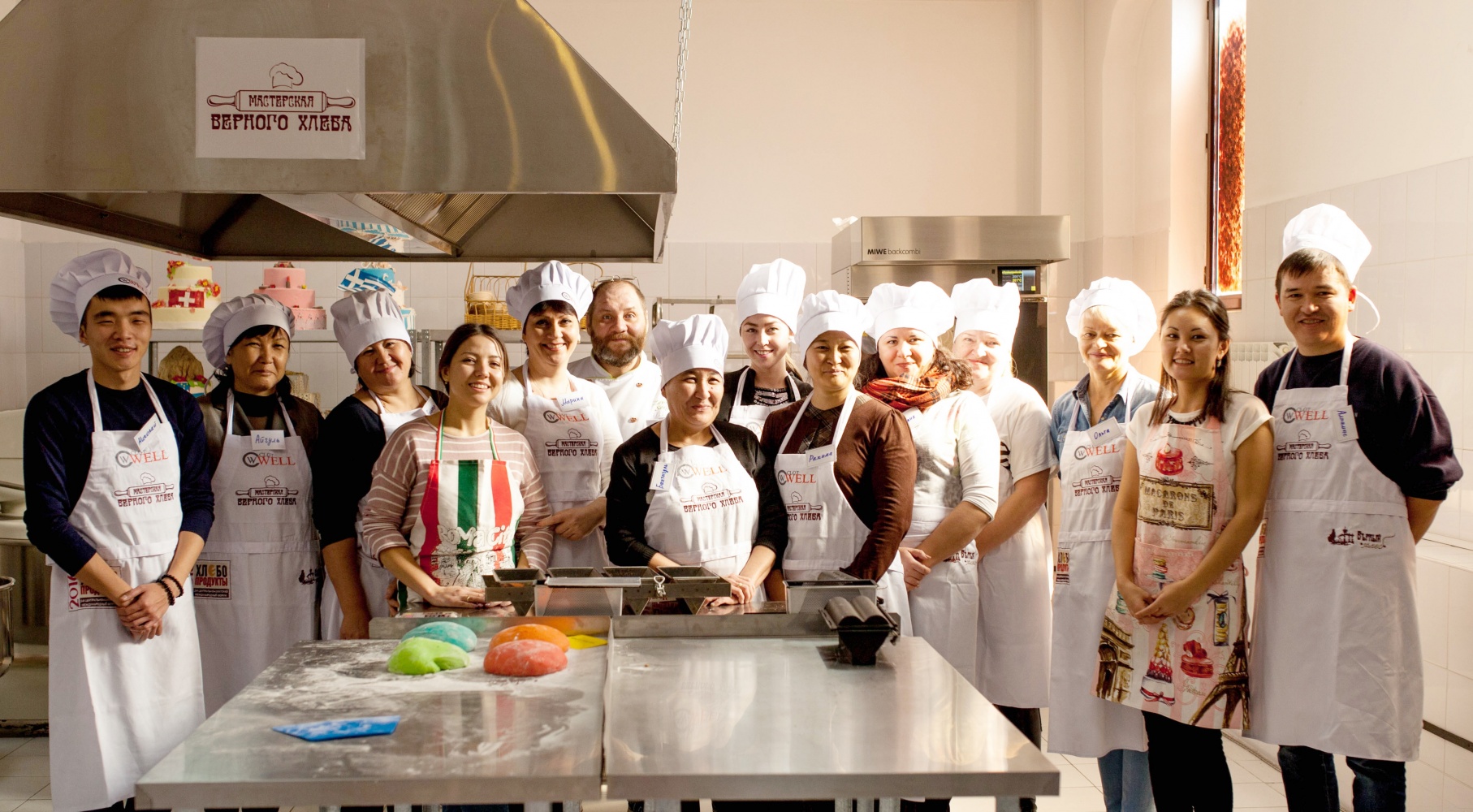 Участники мастер-класса №3-1. Команда из лучших технологов, пекарей, кондитеров из разных городов Казахстана!