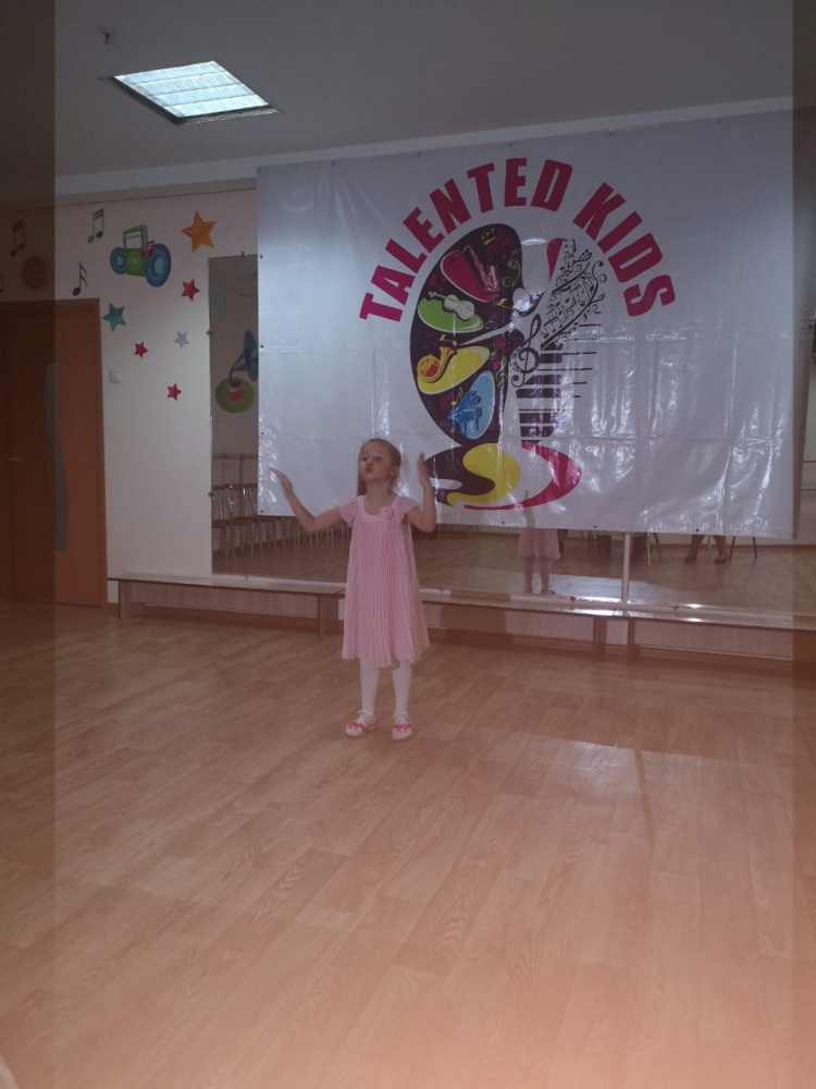 Эмоциональное и выразительное чтение стихов на конкурсах - это и есть секрет Гран при и первых мест.