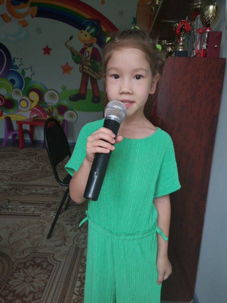 Индивидуальные занятия по вокалу с пяти лет и выход на большую сцену.