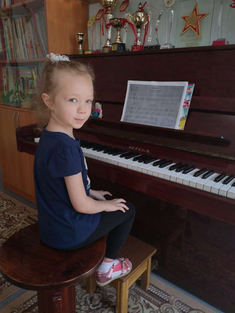 Фортепиано с 5 лет.