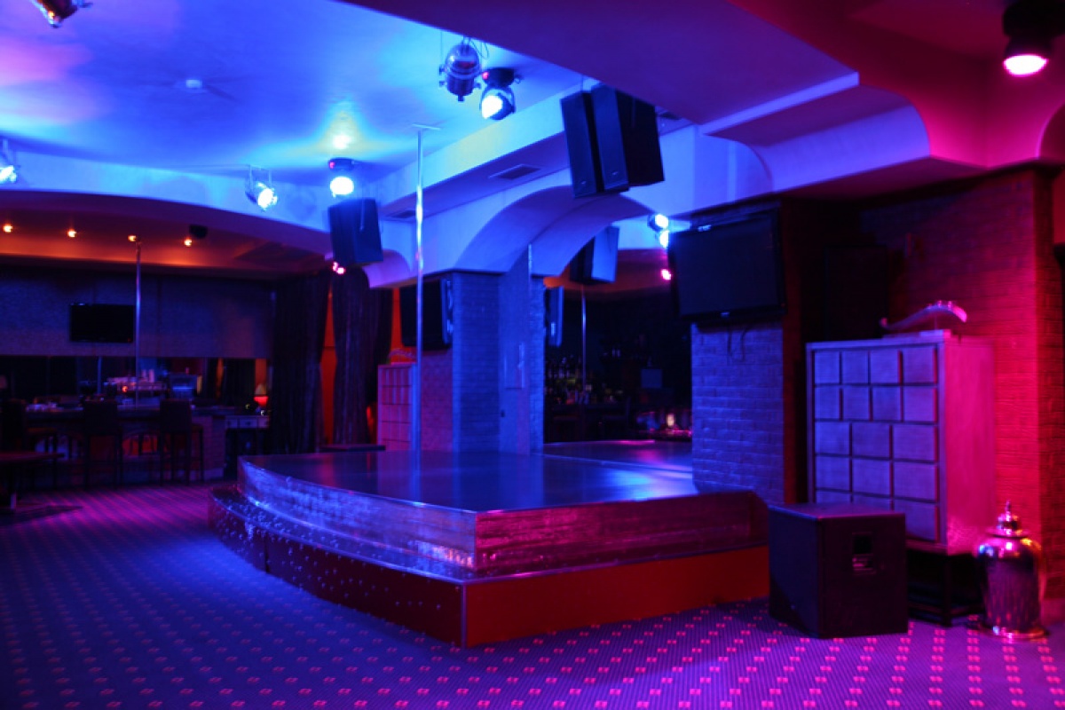 интерьер стриптиз бар justo 