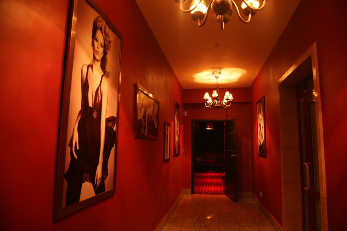 интерьер стриптиз бар justo 