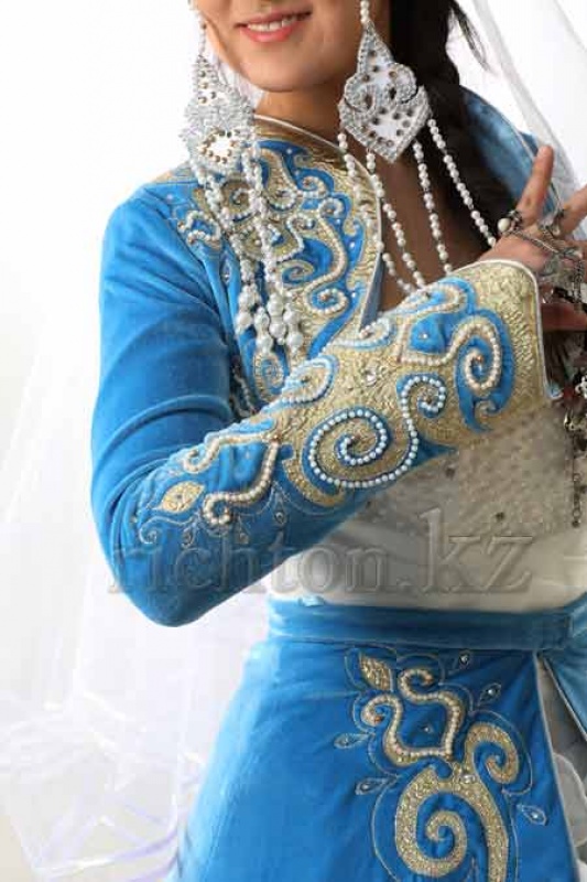 женский казахский костюм