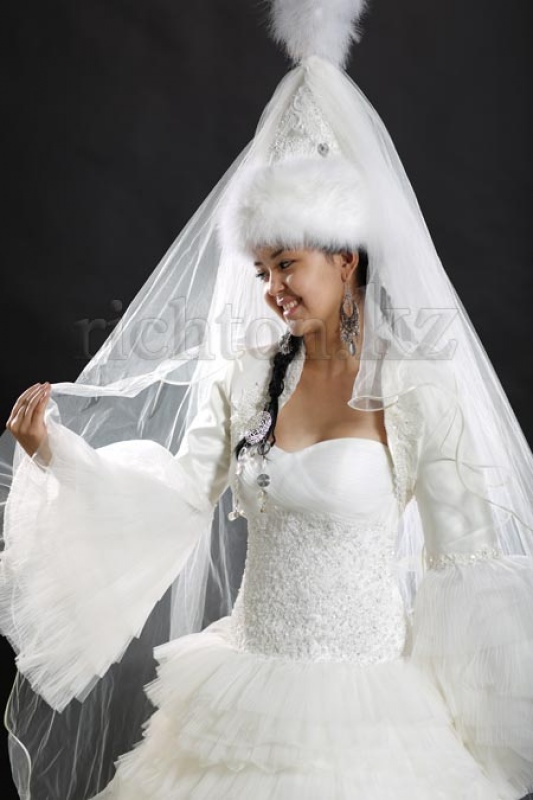 казахское свадебное платье 