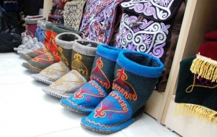 Фото Әлі, национальные сувениры Алматы. Изделия из войлока