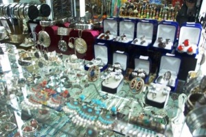 Фото Әлі, национальные сувениры Алматы. Ювелирные украшения и бижутерия