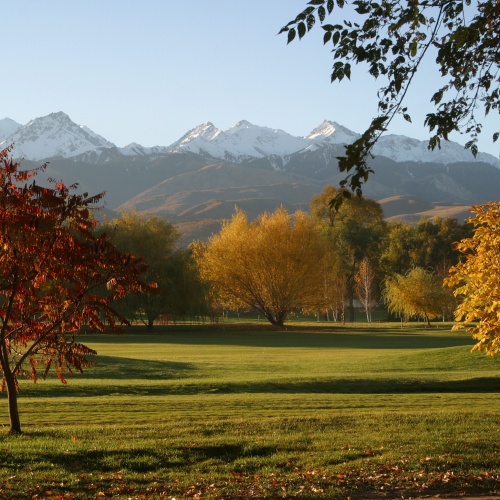Фото NURTAU GOLF CLUB Almaty. В предгорьях Заилийского Алатау вы можете насладиться прекрасными видами и чистым воздухом, играя в гольф на 18-ти лунках разной сложности!