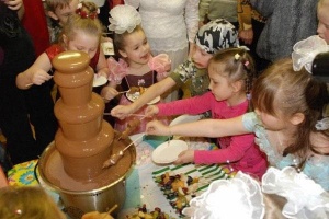 Фото Шоколадный фонтан Алматы. шоколадный фонтан на детском празднике