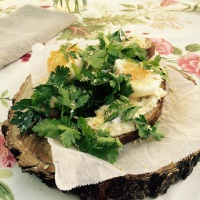 Фото И. В. Мичурин Алматы. Бутерброд с яйцами Пашот.