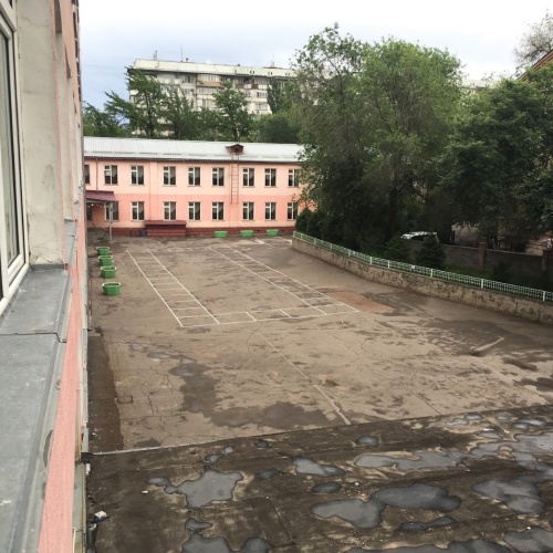 Фото Гимназия №35 Алматы. Внутренний двор школы
