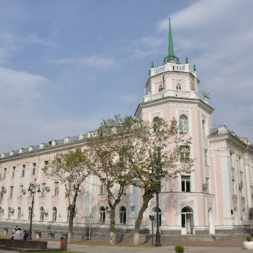 Фото City Hub Almaty. Тот самый знаменитый шпиль Алматы, где расположен коворкинг центр City Hub